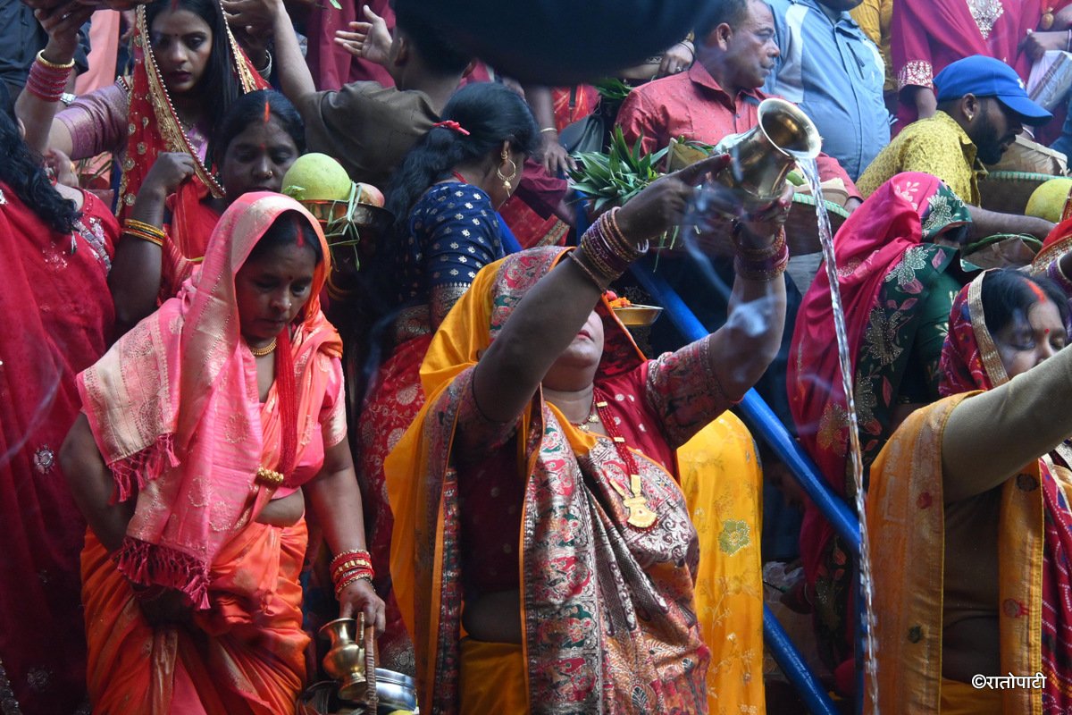 10-Chhath_Festival_Pokhara_Fewa Tal_-58