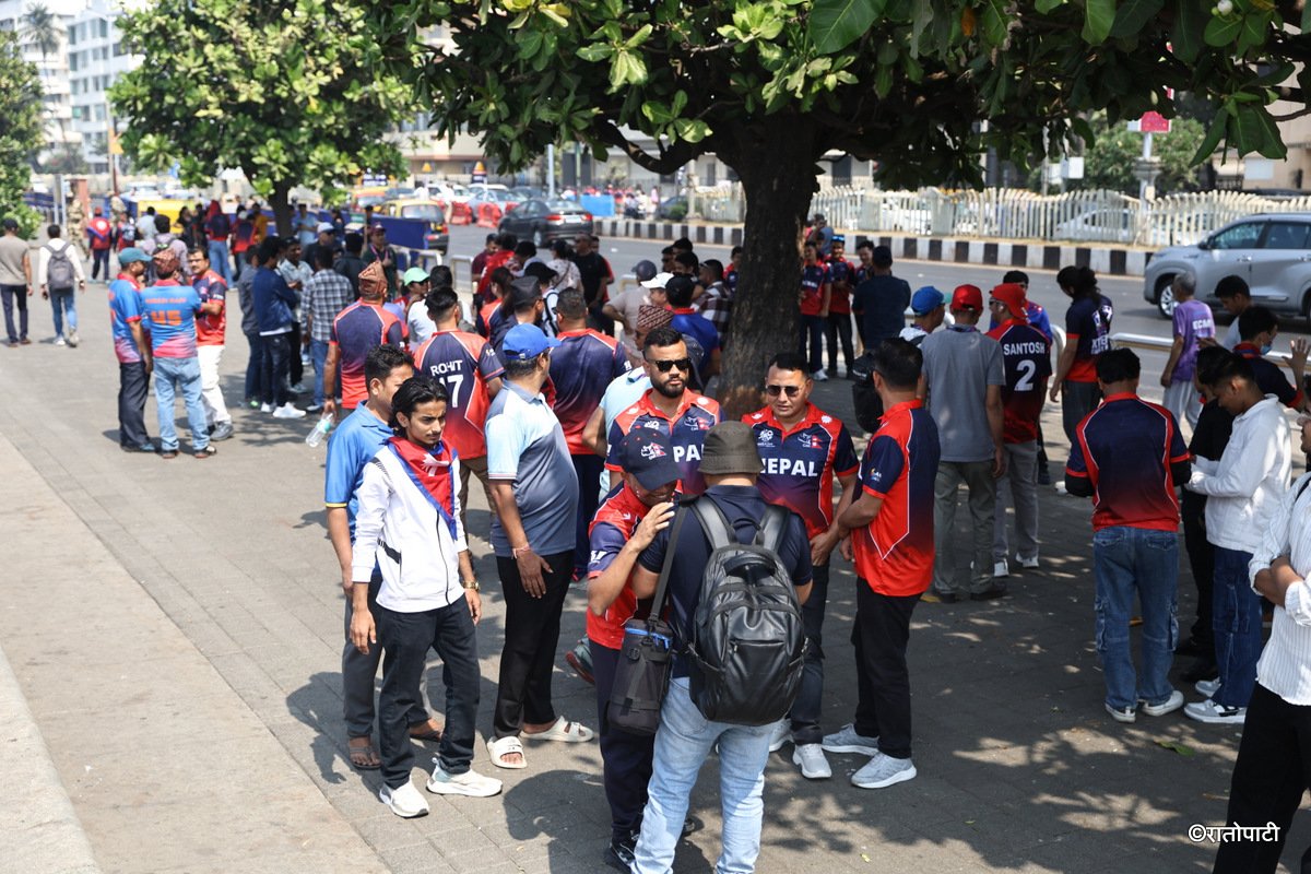 10-Nepali Fans at Mumbai_NPL (5)