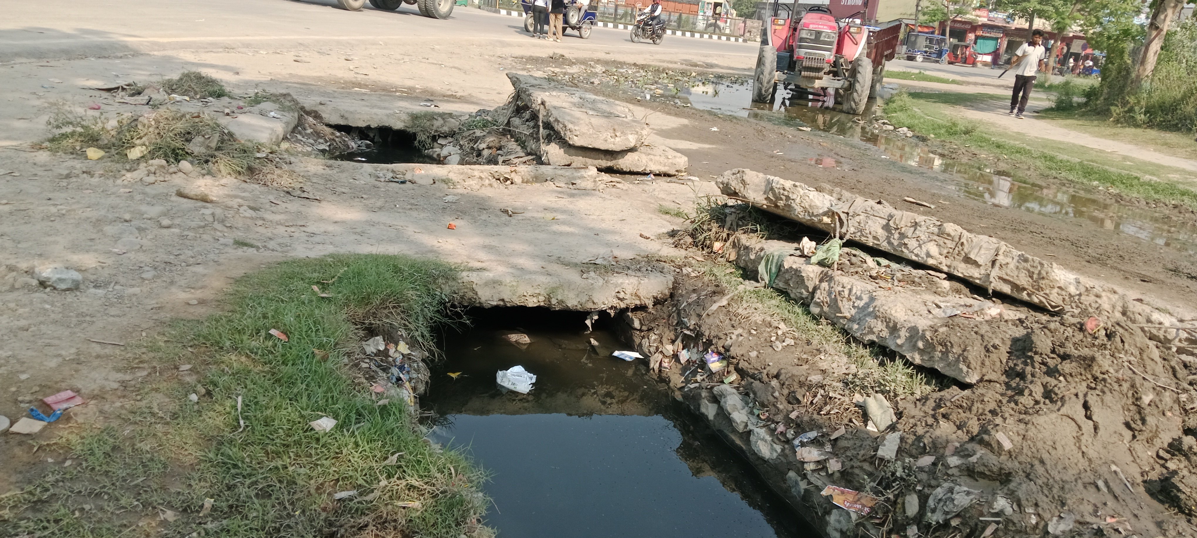 खाली नालीमा फोहोर थुप्रिदा अत्तरियामा डुबानको समस्या