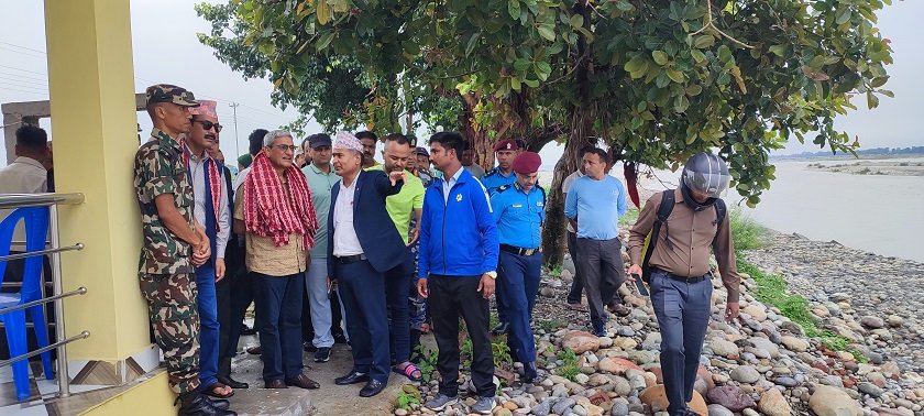   महाकाली नदी किनारका बस्ती जोगाउन ठुलो वर्षा हुनुअघि नै बाँध निर्माण हुन्छ :  गृहमन्त्री लेखक
