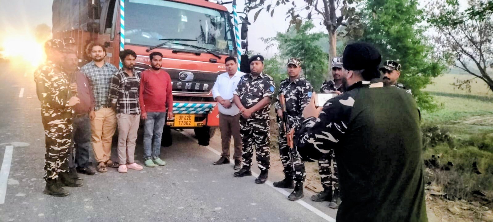 झन्डै ६० लाखको फर्सीको बीउसहित ट्रक बरामद, दुई जना पक्राउ