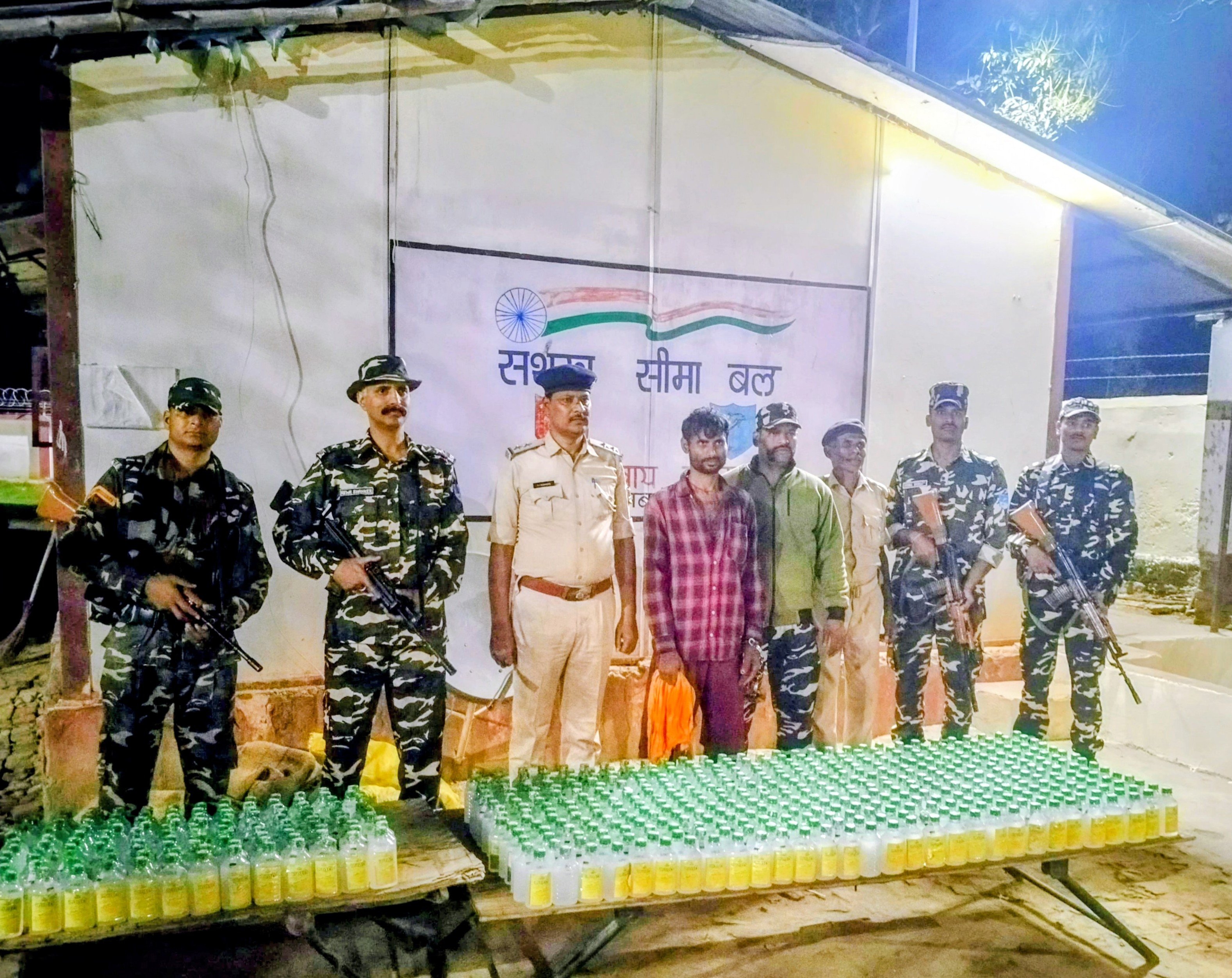 नेपाल–भारत सीमामा मदिरा र गोरु तस्करी प्रयास विफल, २ जना पक्राउ