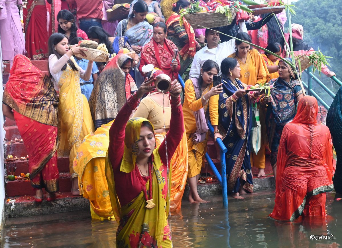 11-Chhath_Festival_Pokhara_Fewa Tal_-59