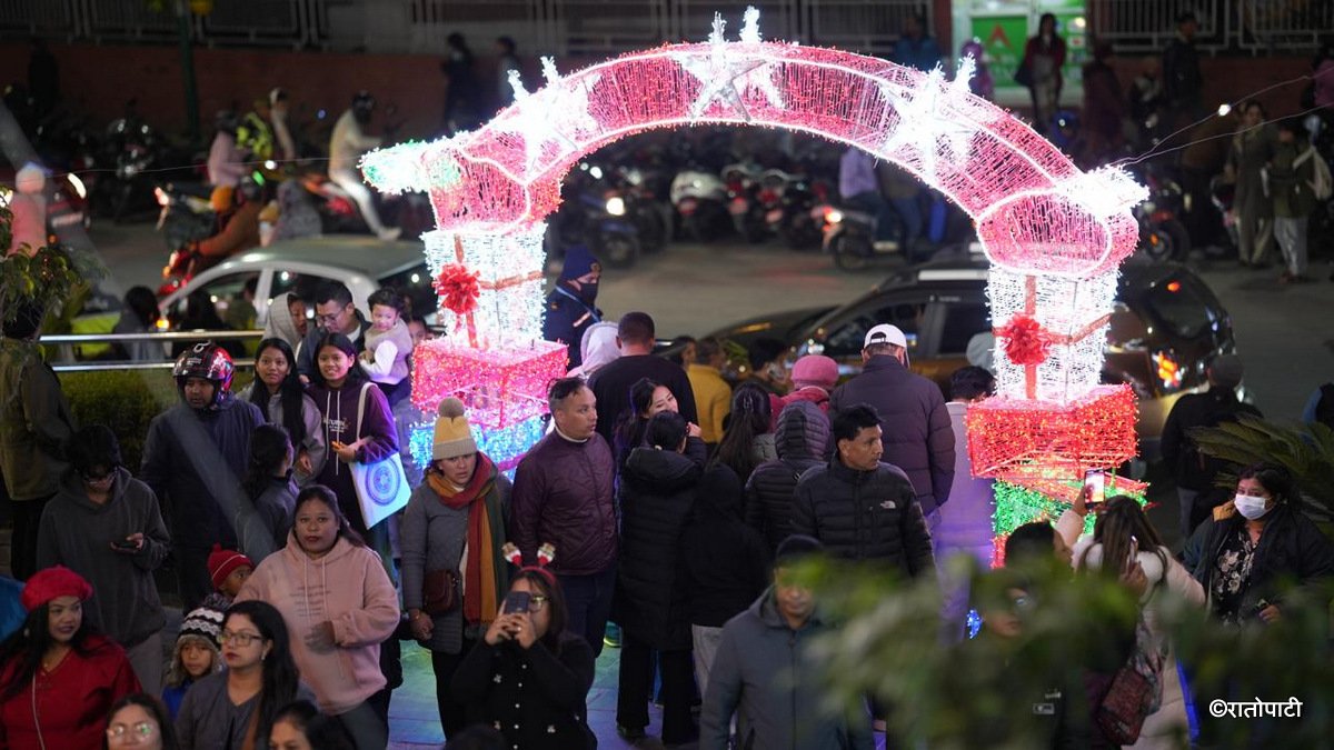 11-Christmans Eve_Nepal Photo Library (4)