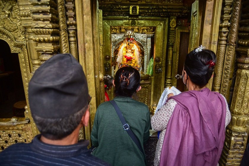 भूकम्पपछि अस्थायी आश्रयस्थलमा राखिएको सेतो मछिन्द्रनाथको मूर्ति पुनःस्थापना (तस्बिरहरु)