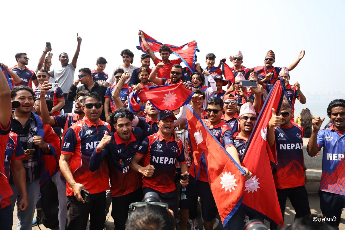 12-Nepali Fans at Mumbai_NPL (2)