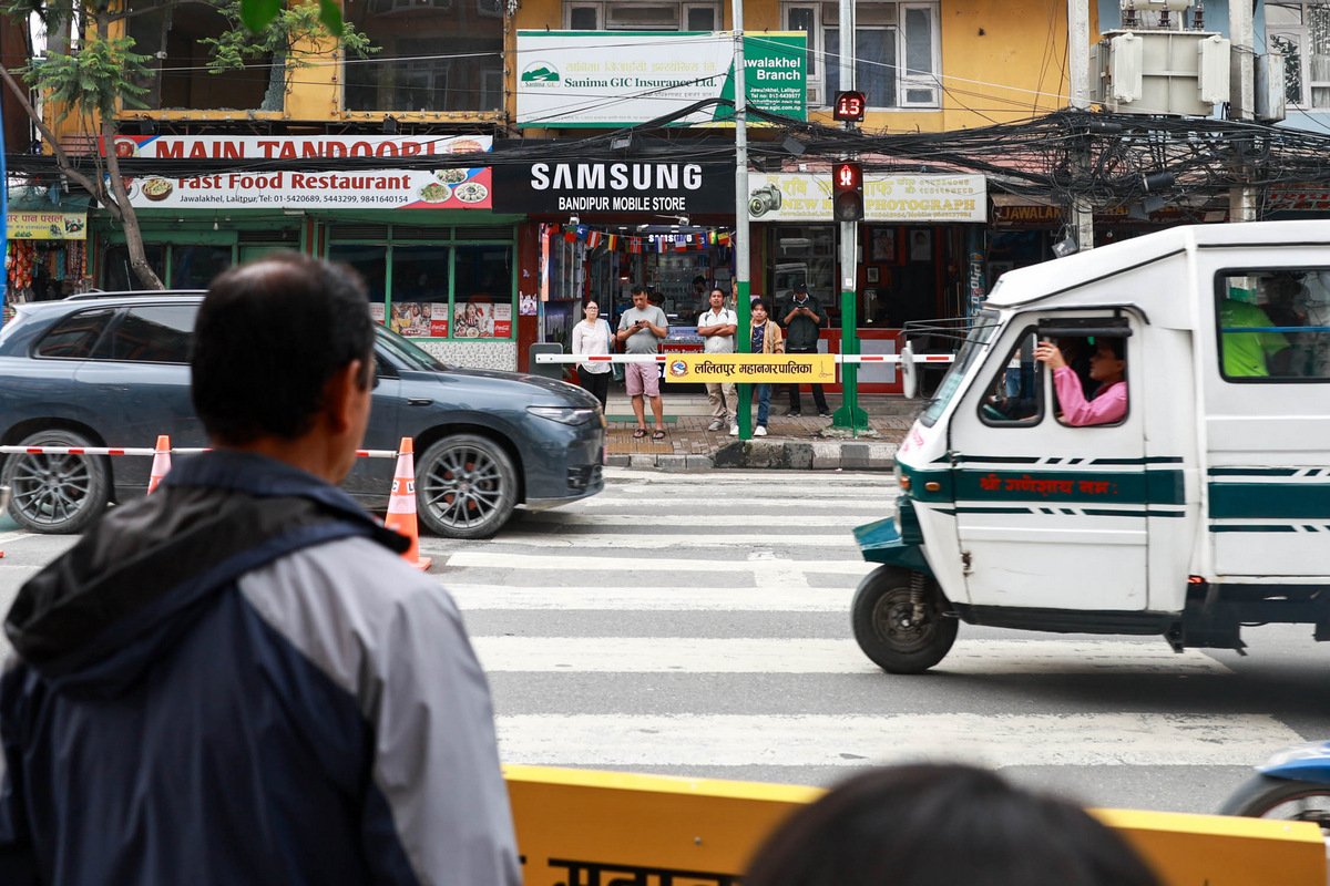 13-Lalitpur road cross safety barrier_Nepal Photo Library9