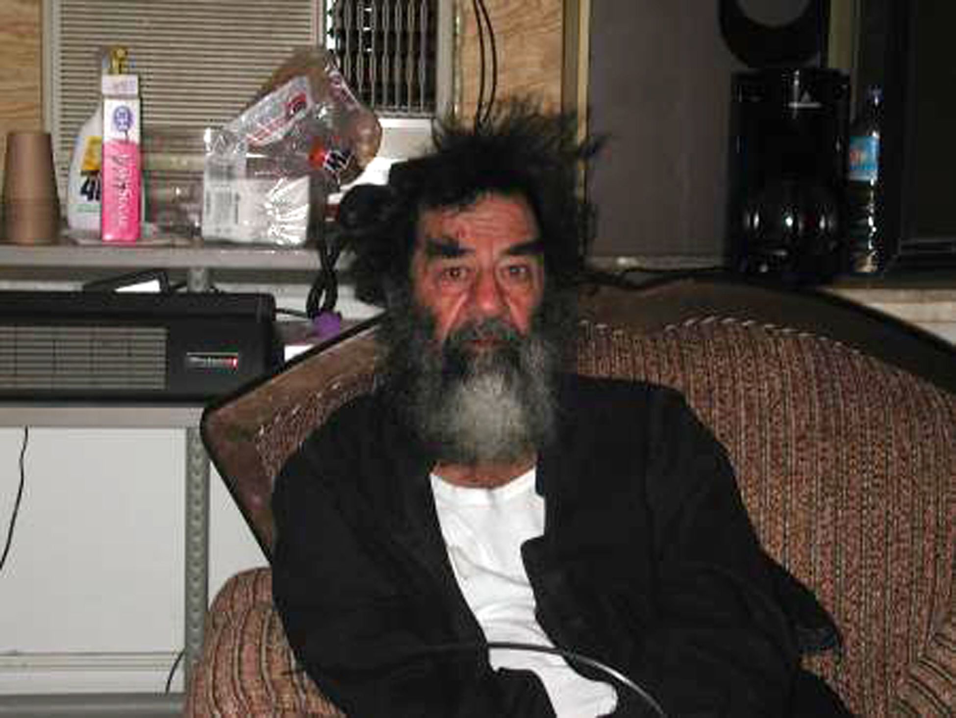 131125160647-saddam-captured-06