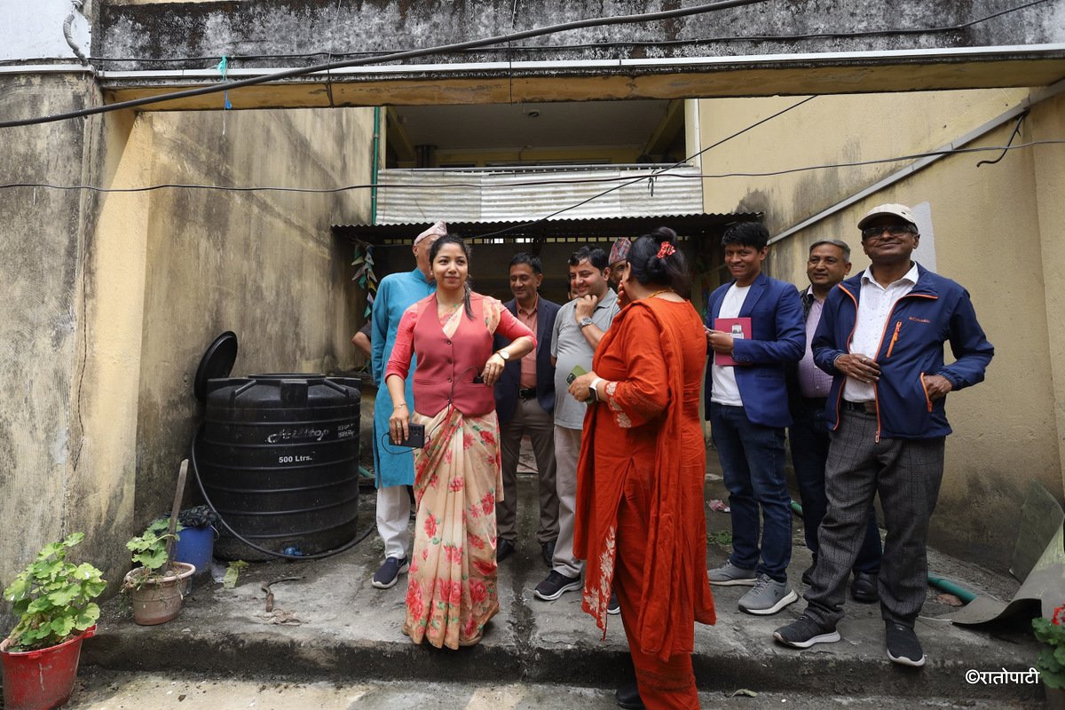 सुनिता डंगोलले गरिन् सुकुमबासीलाई अस्थायी बसोबास गराउने सरकारी भवन अवलोकन, तस्बिरहरू