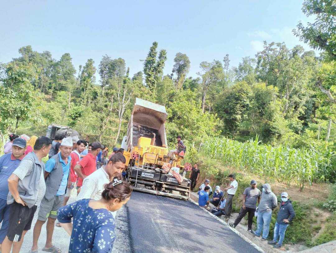 गोरखाको दर्बुङ फाँट–कुलवेशी सडक खण्डमा कालोपत्रे सुरु