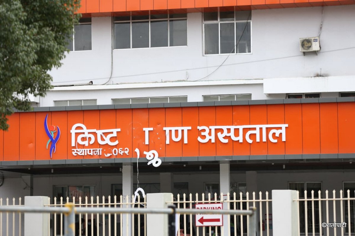 15-किष्ट अस्पताल क्षेत्रमा अश्रु ग्यास प्रहार_NPL (15)