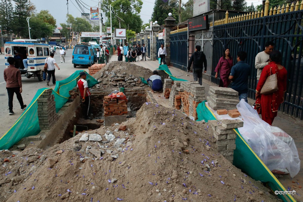 16-Footpath_Nepal Photo Library-201 - Copy