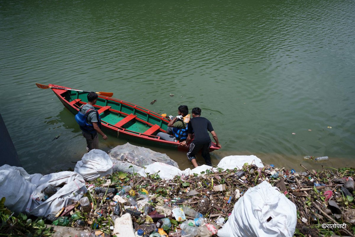 16-Phewa lake waste Managed_Nepal photo library16