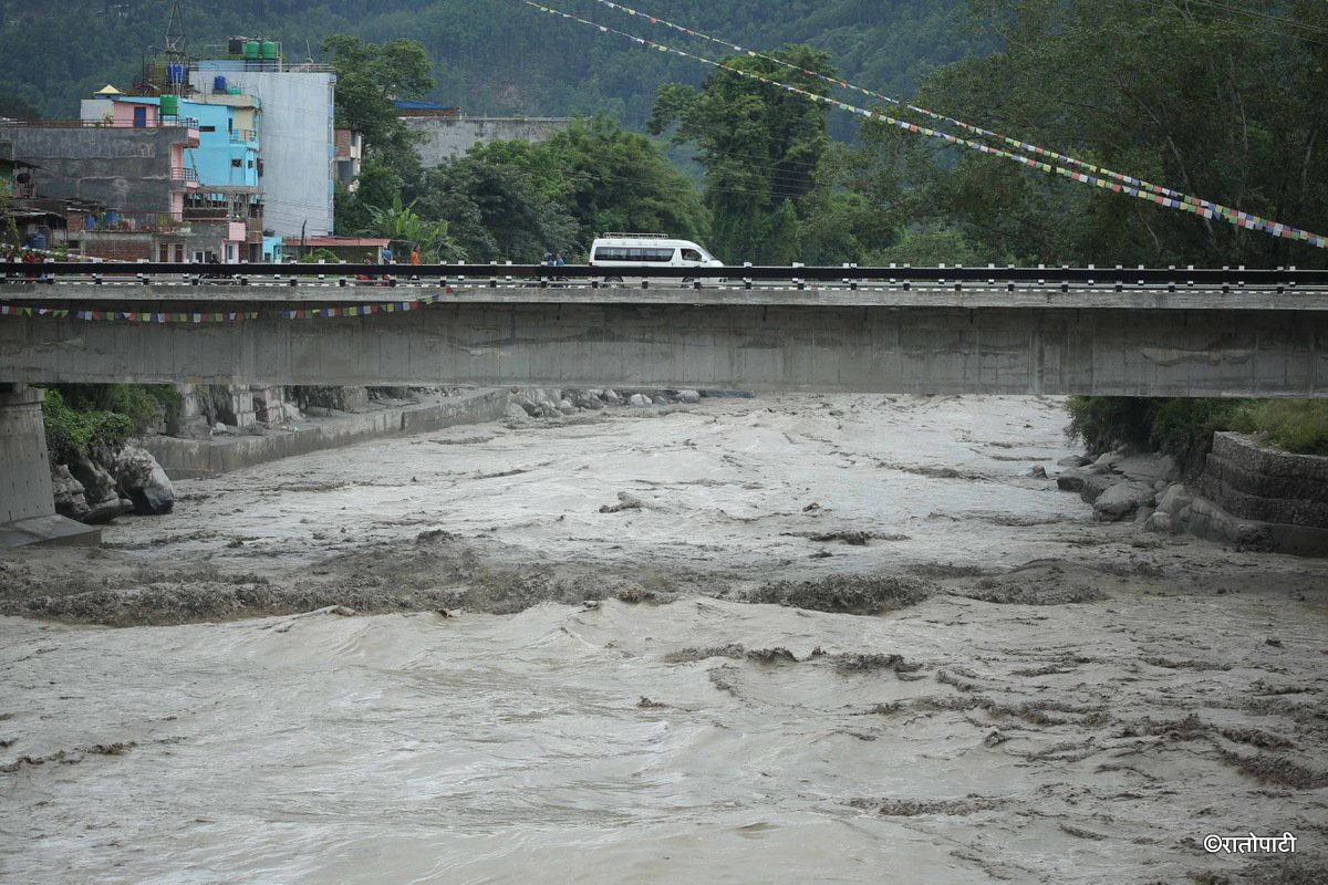   सोमबार यी नदीमा आकस्मिक बाढीको जोखिम