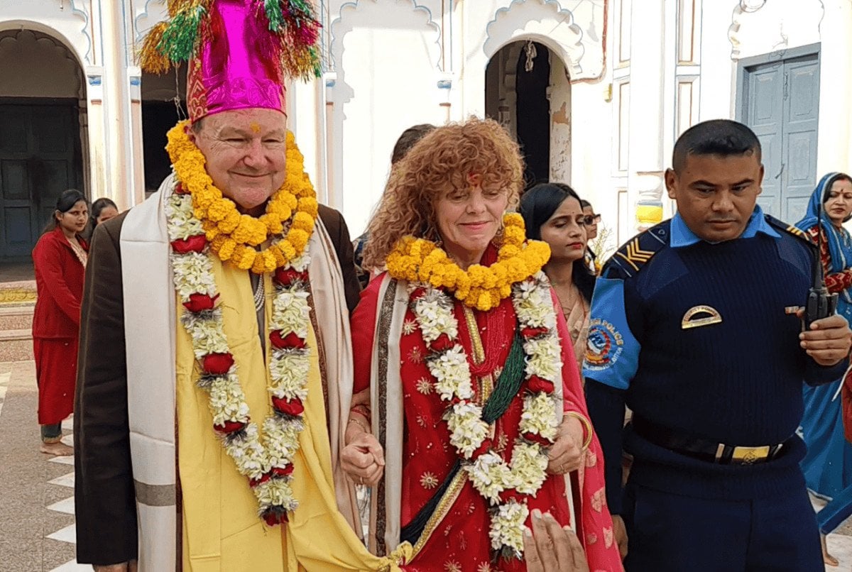 वैवाहिक वर्षगाँठ मनाउन जनकपुर पुगे बेलायती राजदूत