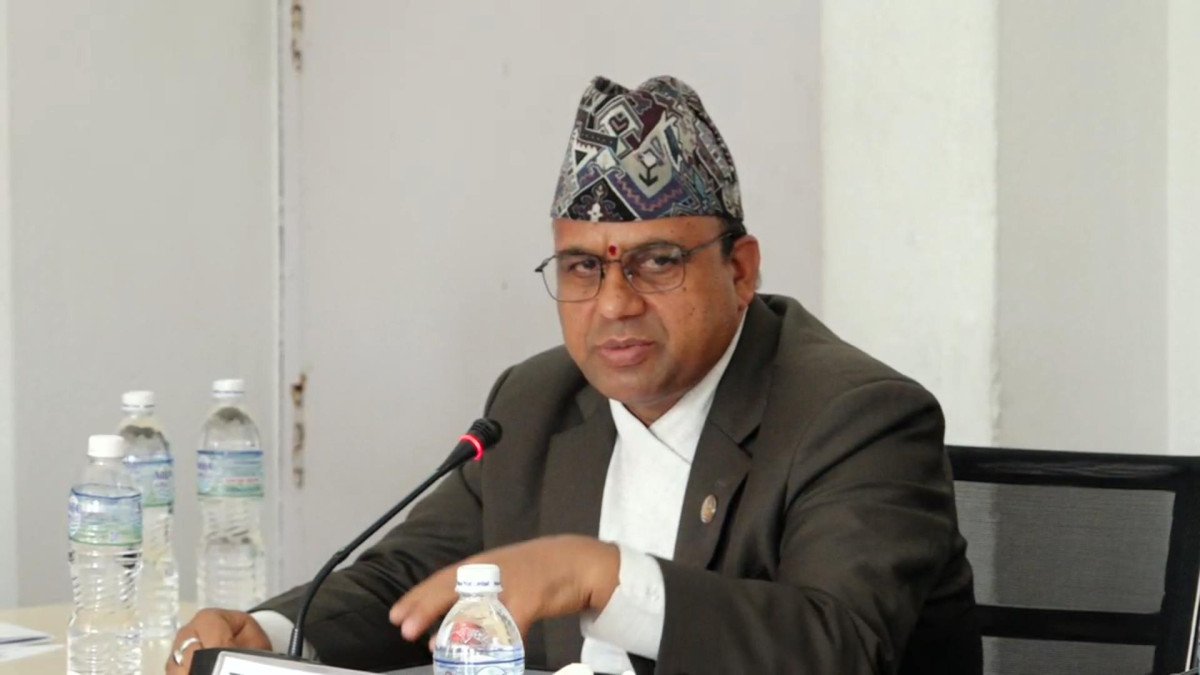   सरकारी कर्मचारीहरू समर्पित भएर काम गर्दैनन् : मन्त्री पाण्डे