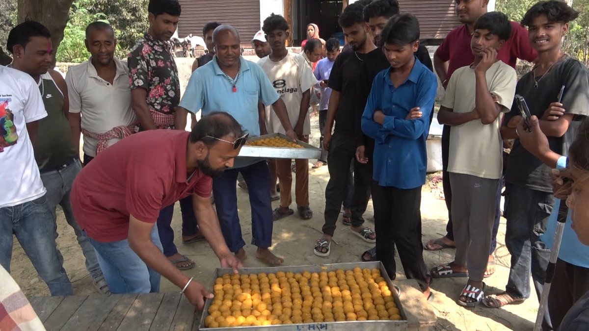   प्रधानमन्त्री शाहको पुर्ख्यौली गाउँमा बाँडियो लड्डु
