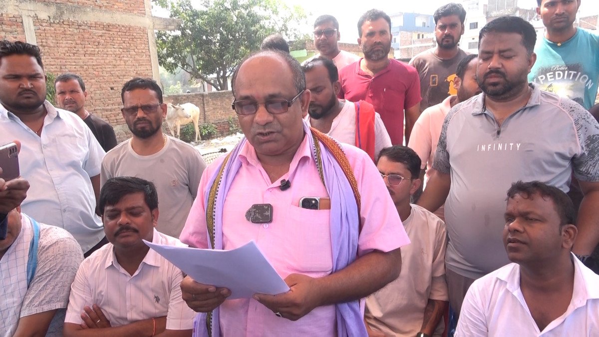 वैकल्पिक व्यवस्थाविना फलफूल बजारमा डोजर चलाइएको भन्दै व्यवसायी आक्रोशित