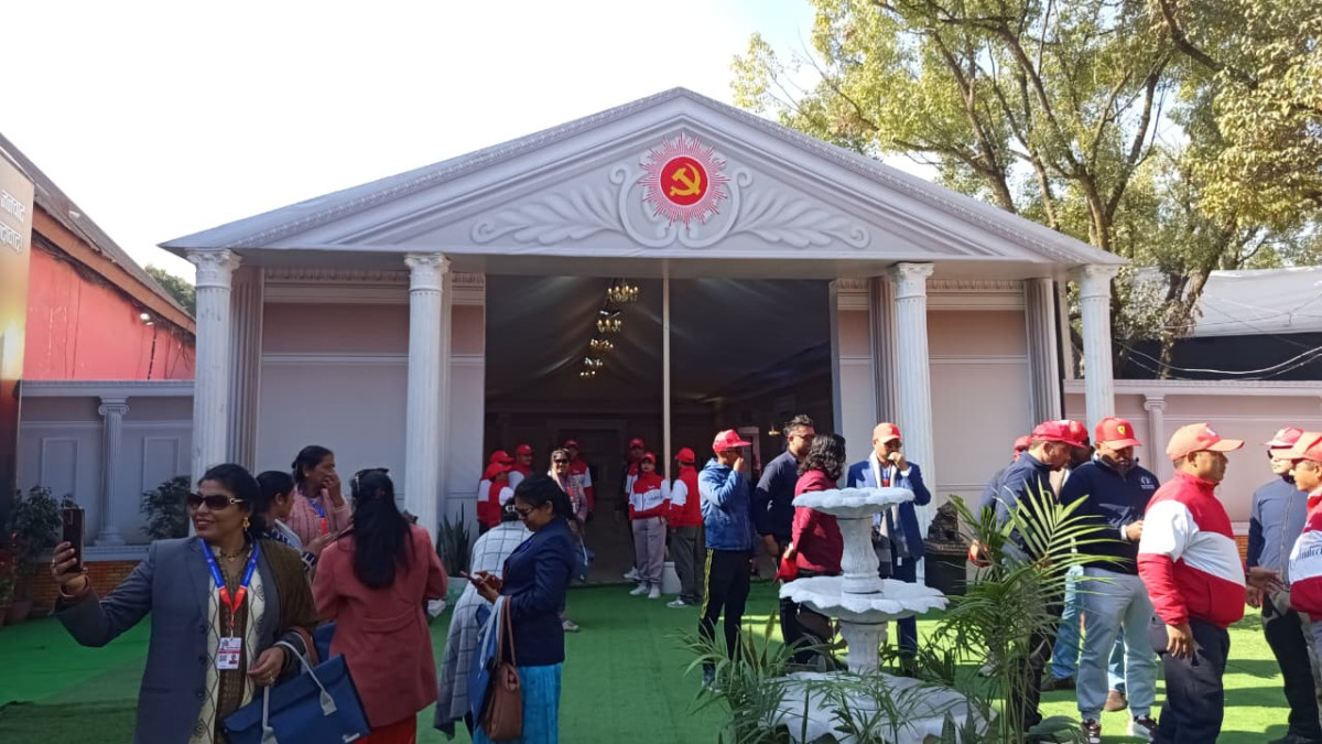   एमाले महाधिवेशन : भृकुटीमण्डपमा बन्दसत्र, प्रतिनिधिहरूको उत्साहपूर्ण चहलपहल