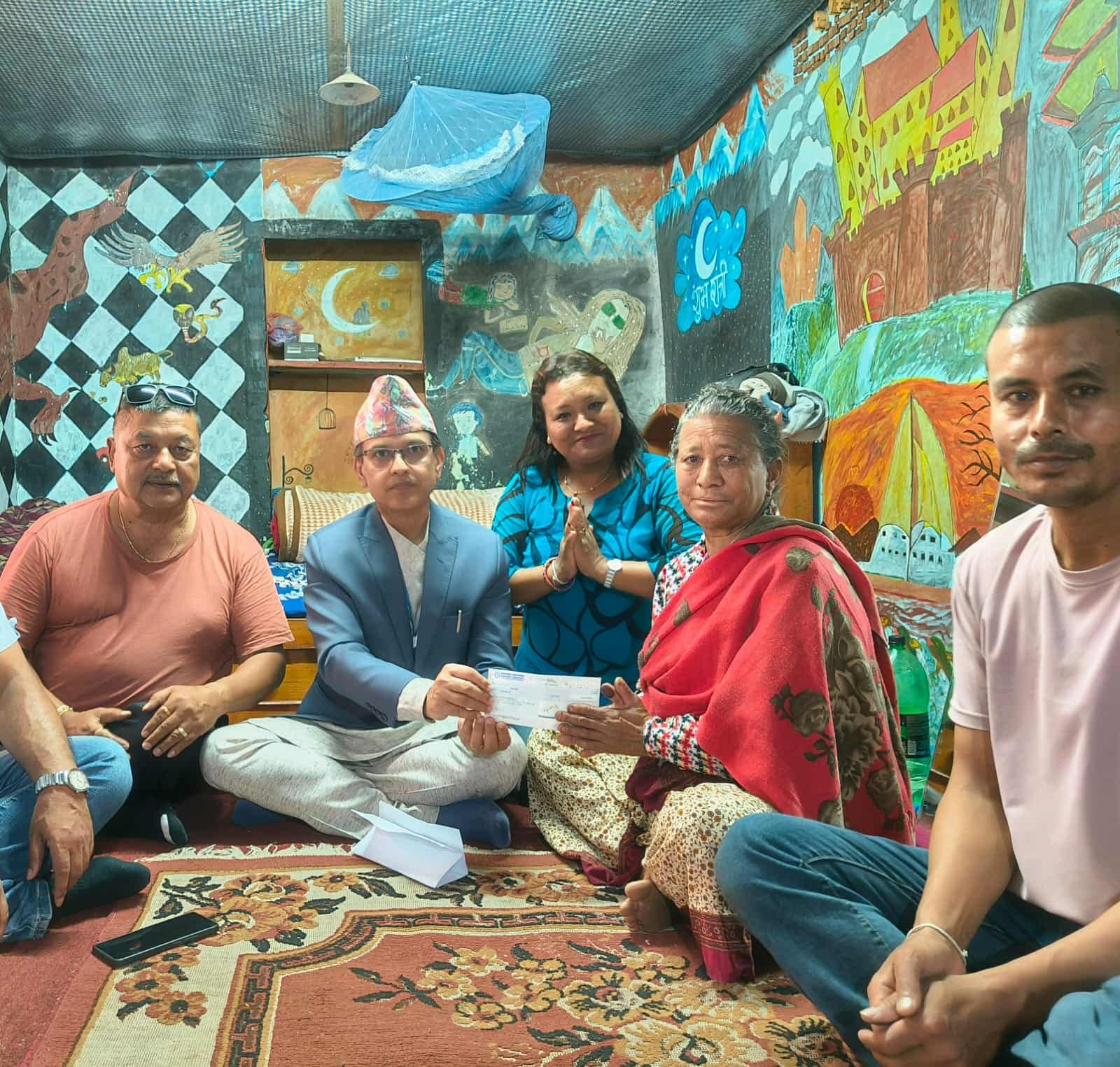   जेनजी आन्दोलनमा मृत्यु भएका बिनोद महर्जनका परिवारलाई १५ लाख सहयोग हस्तान्तरण