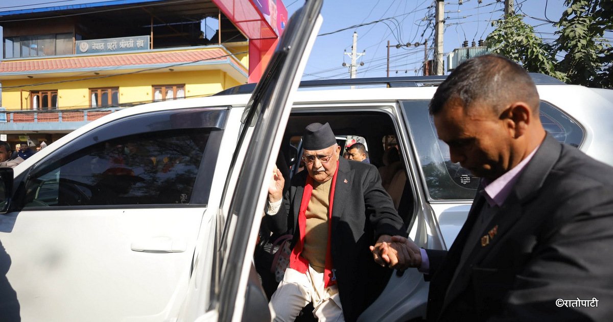   भृकुटीमण्डप पुगे ओली, केन्द्रीय कमिटी बैठक केहीबेरमा सुरु हुने