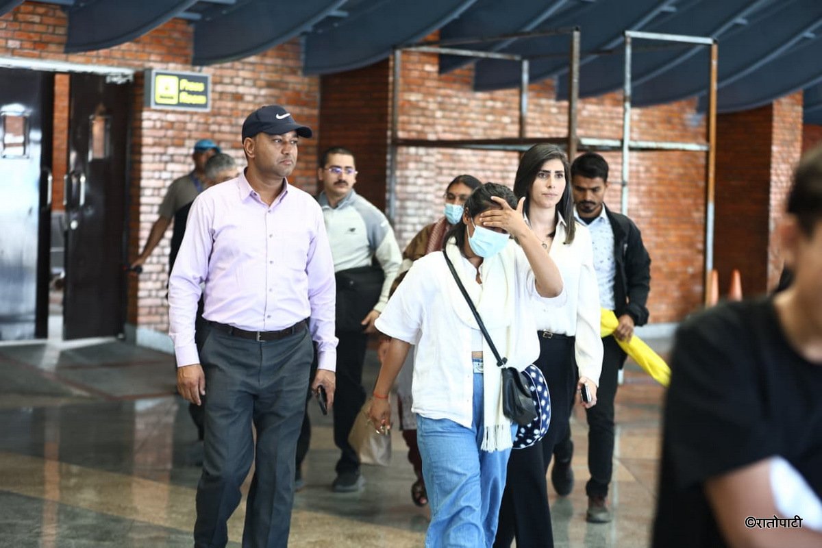 2-Bipinki aama ra bahini returned from USA_NPL (4)