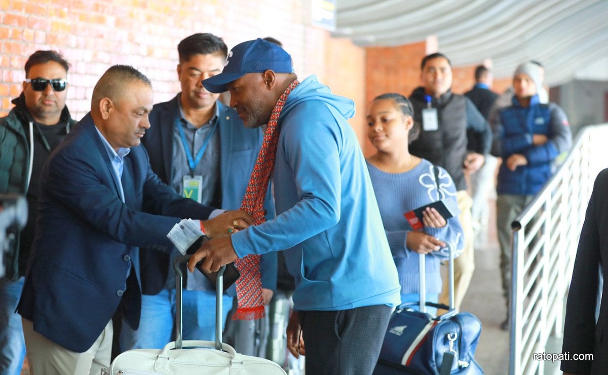 2-Brian lara -Nepal photo library-4