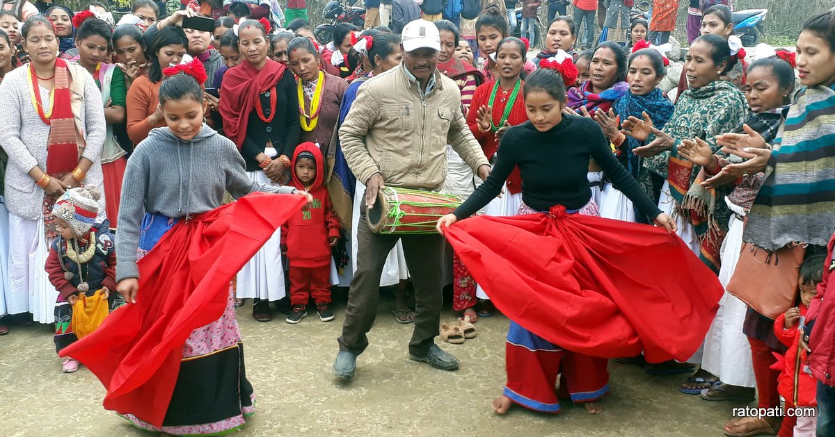 थारु बस्तीमा नयाँ वर्षको उल्लास