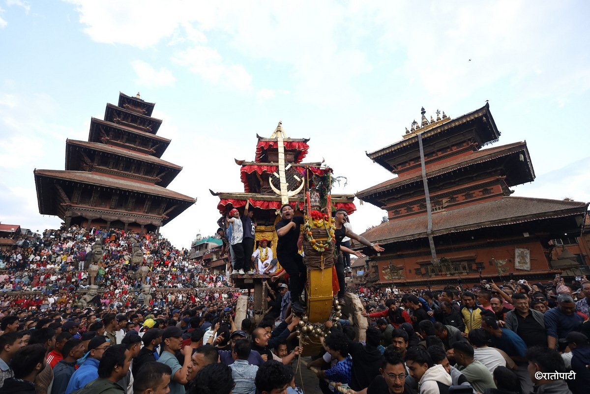   बिस्केट जात्रा सुरु (तस्बिरहरू)