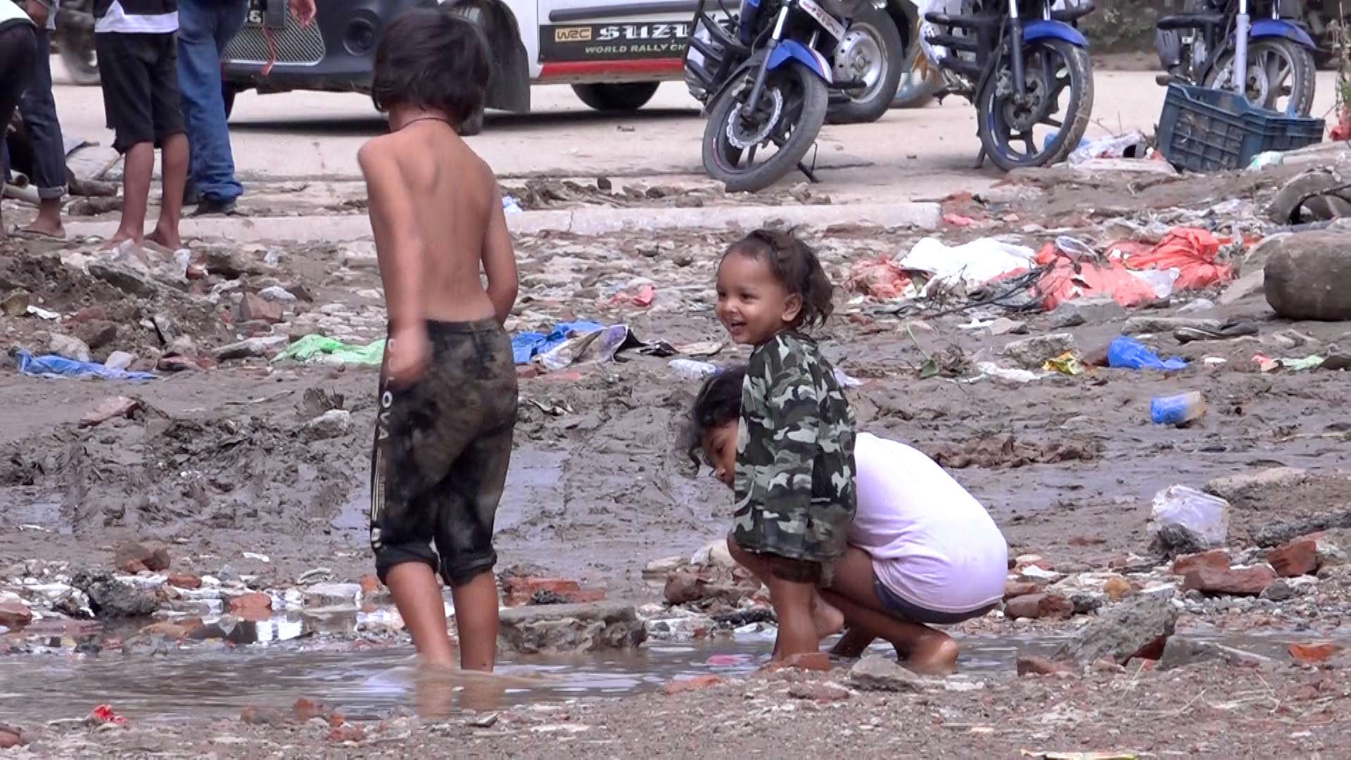 बाढीपछि सुकुम्बासी बस्तीमा जे देखियो (फोटो/भिडियो)