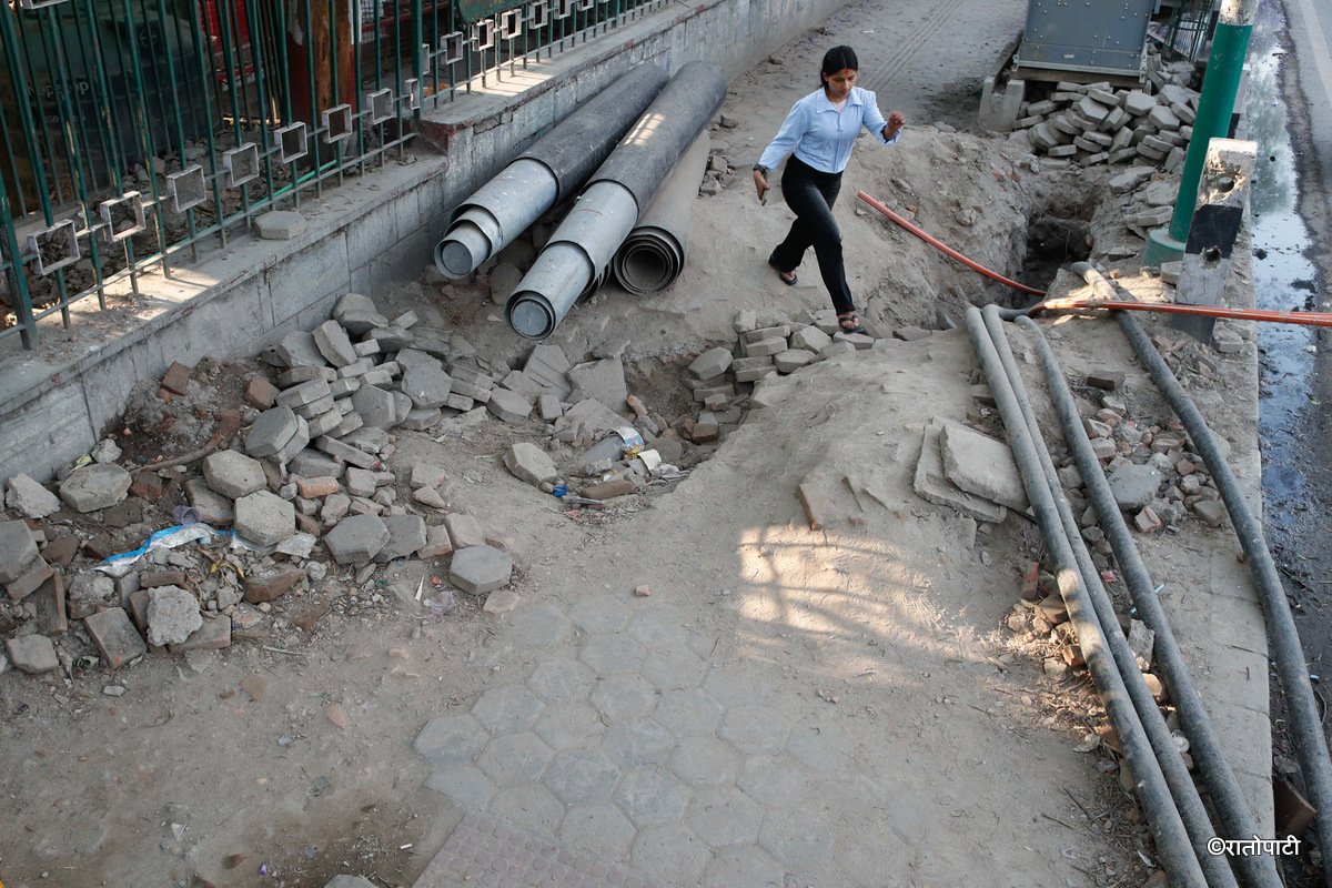 21-Footpath_Nepal Photo Library-200