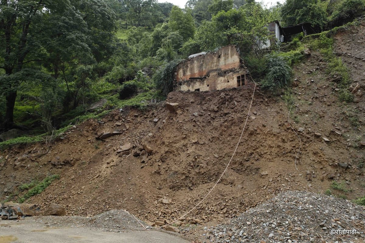 2_Dhunge Village_Damaged House_AB_4444