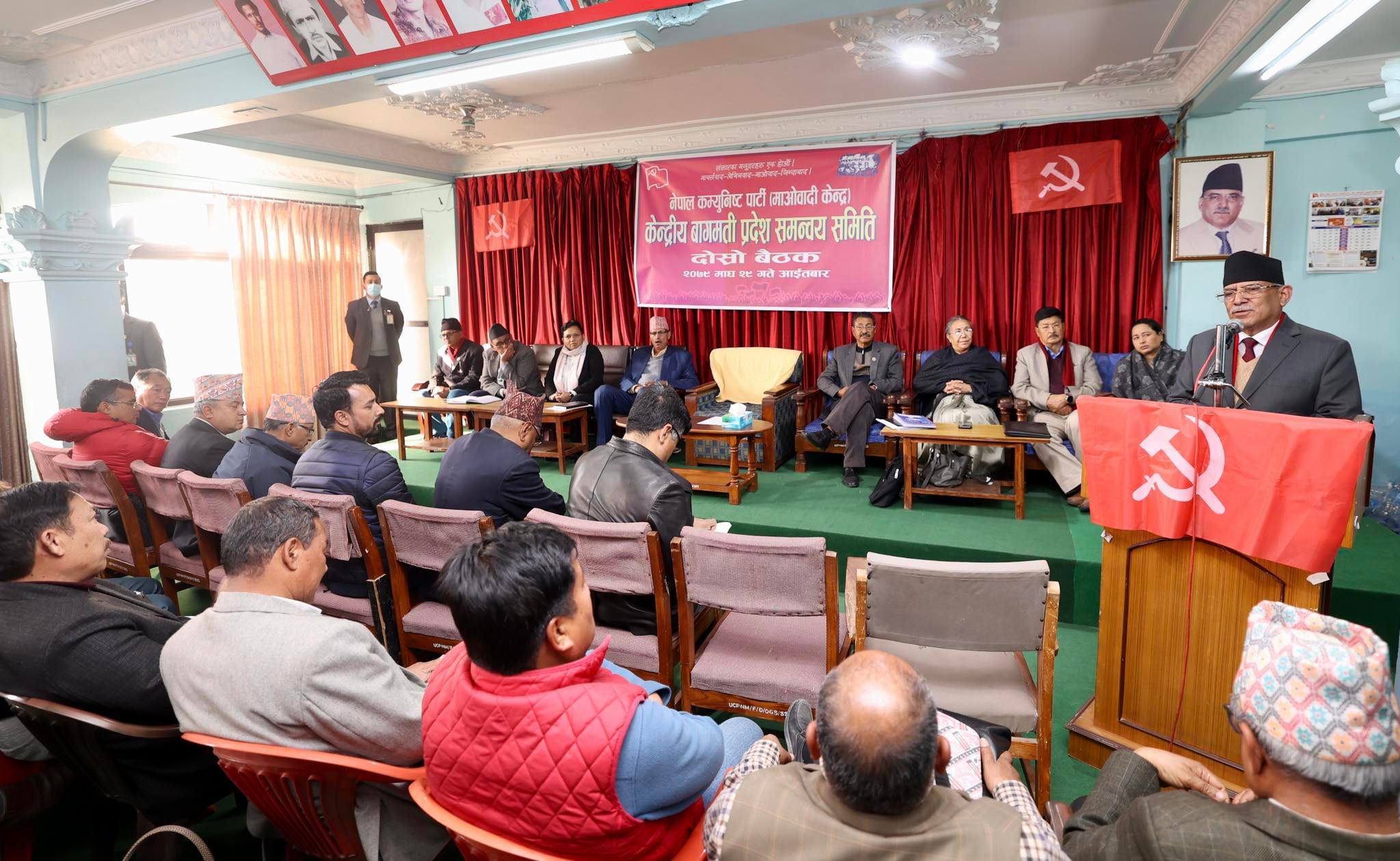   सरकार विश्वास र अविश्वासको अन्तरद्वन्द्वबाट अघि बढिरहेको छ : प्रचण्ड