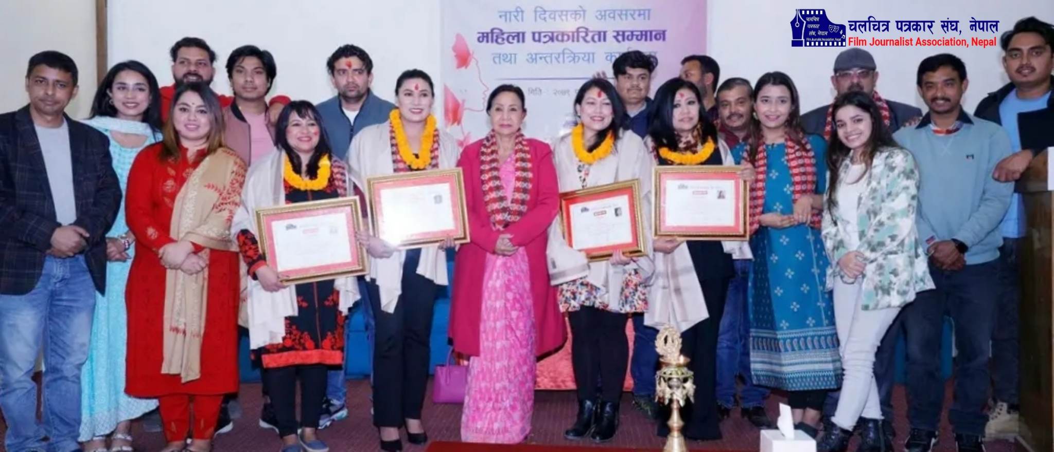 बसुन्धराले गरिन् ४ महिला रंग पत्रकारलाई सम्मान