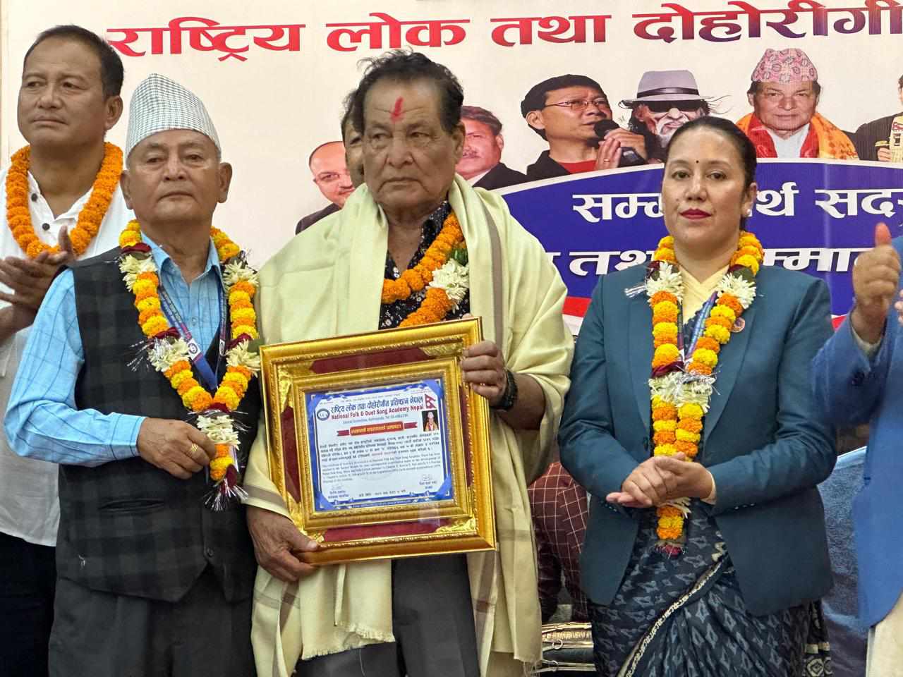 लोक तथा दोहोरीगीत प्रतिष्ठानद्वारा ८ लोकस्रष्टालाई  ‘सम्मानार्थ सदस्यता’ प्रदान