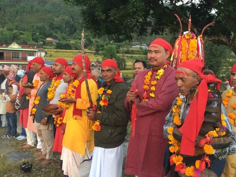 कास्कीकोट दरबारमा भित्र्याइयो फूलपाती