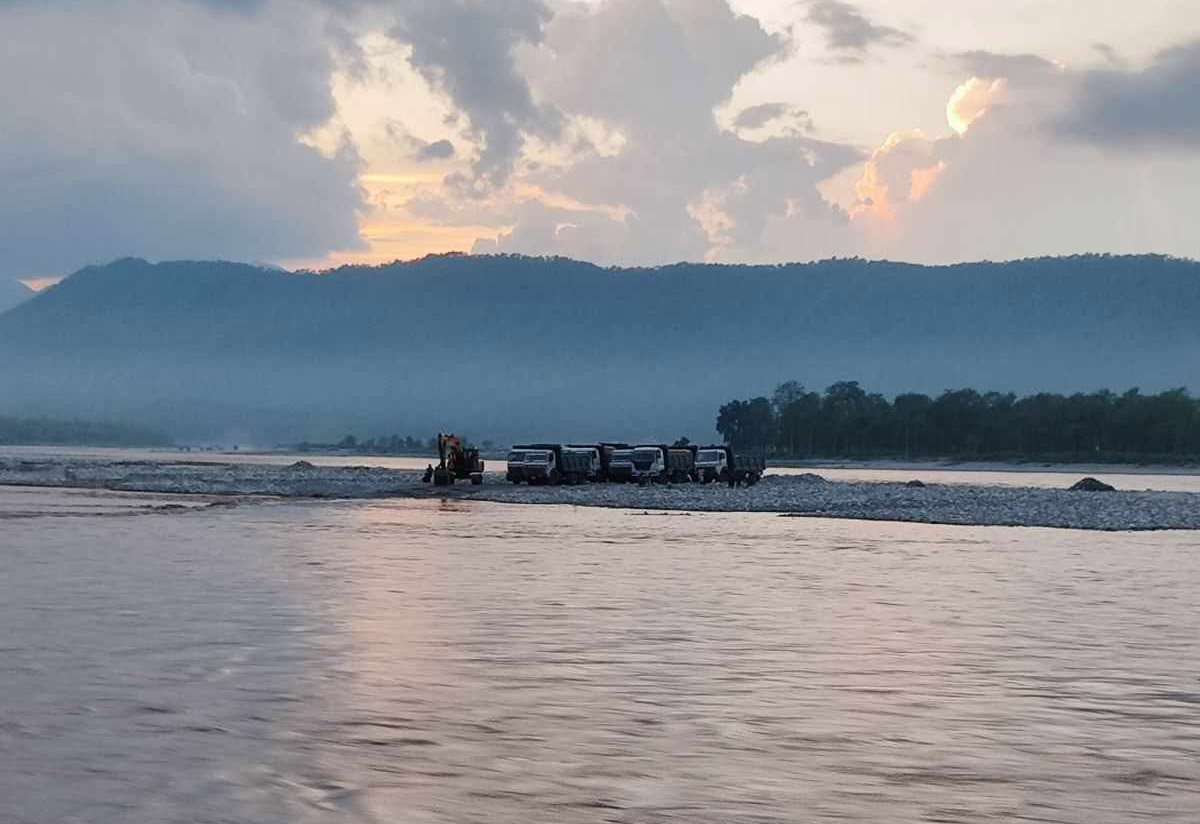 नारायणी नदीमा फसेका २२ जनाको सकुशल उद्धार