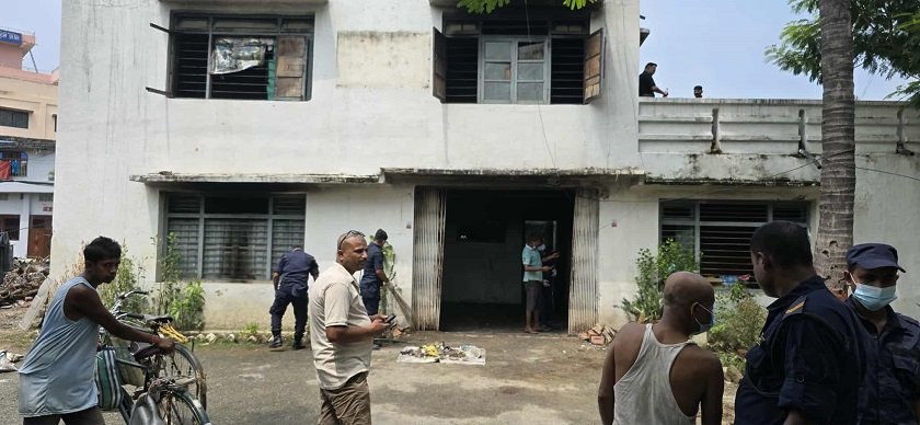   जनकपुरधाममा जलेर खरानी भएका प्रहरी चौकी पुनः सञ्चालनको प्रक्रिया सुरु