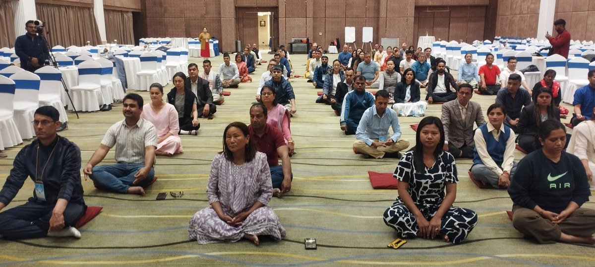   योगासँगै सुरु भयो रास्वपाको दोस्रो दिनको अभिमुखीकरण (तस्बिरहरू)