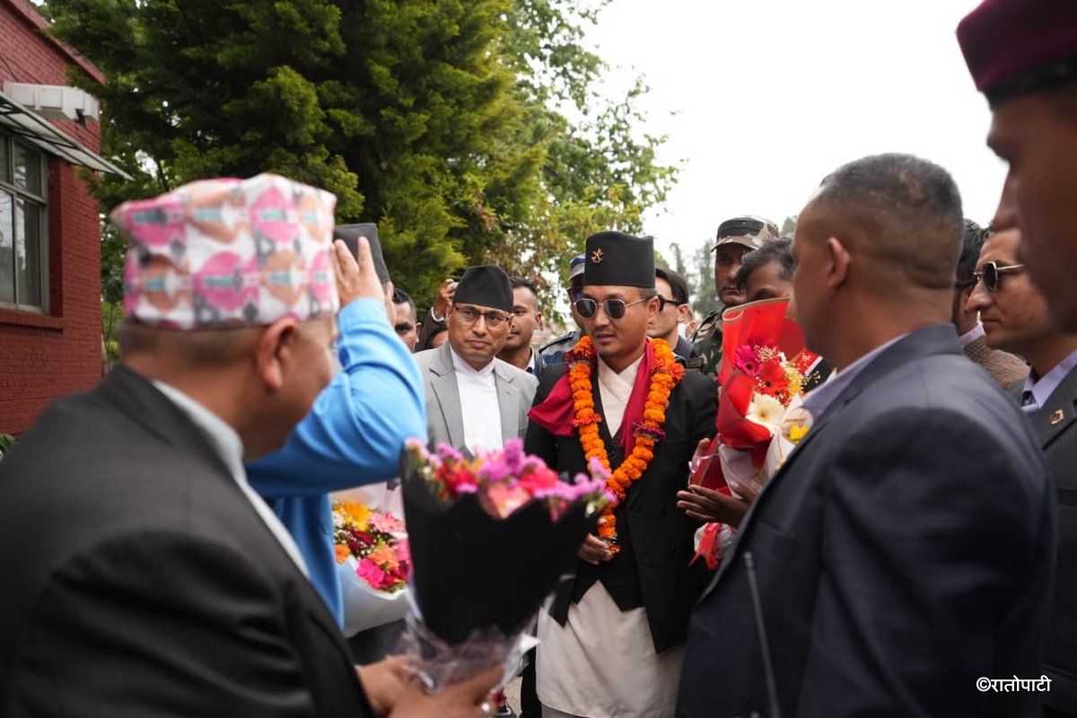   दौरा सुरुवालमा गृह मन्त्रालय पुगे सुधन गुरुङ, तस्बिरहरू