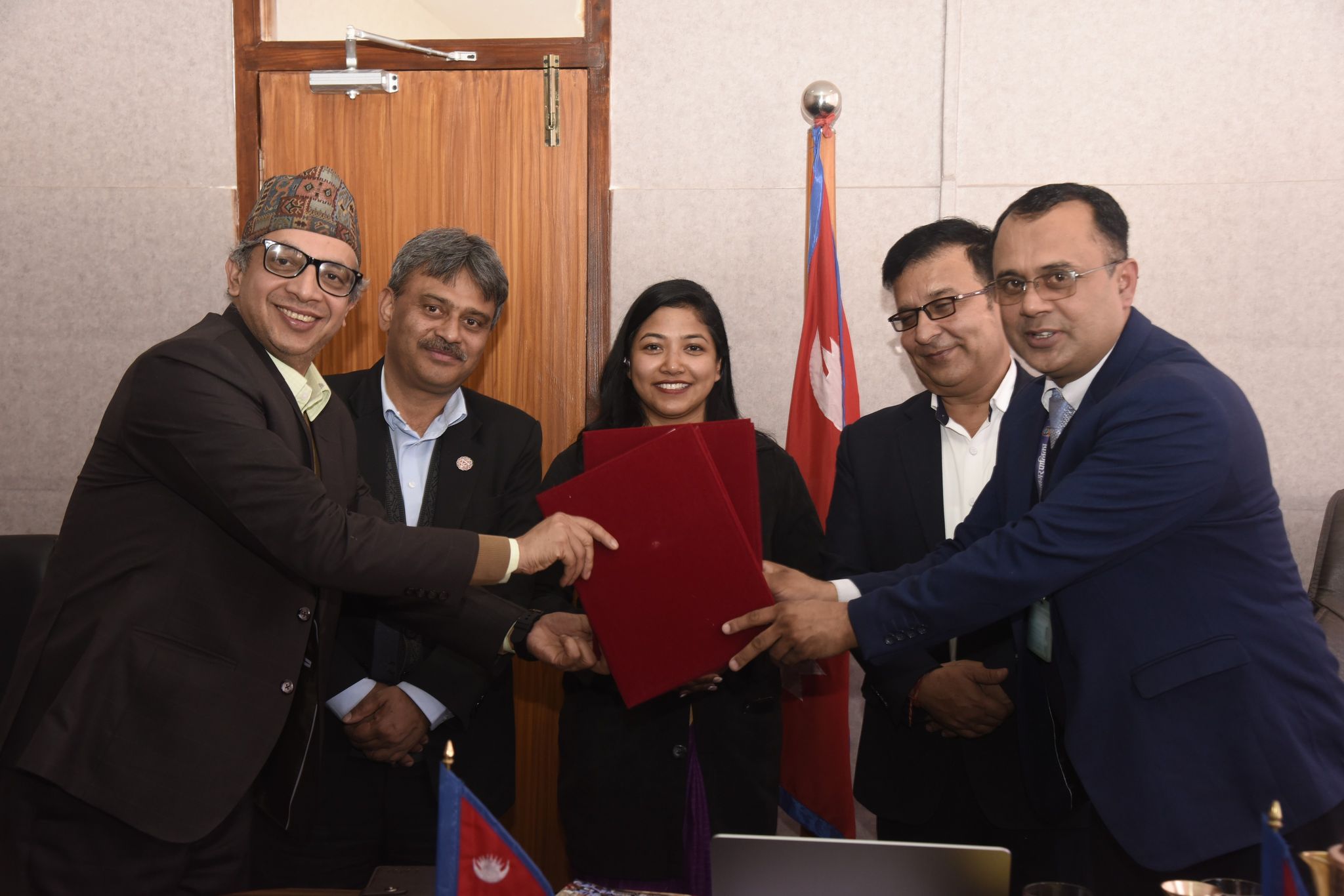 सामुदायिक शैक्षिक सुधार गर्न काठमाडौँ महानगर र काठमाडौँ विश्वविद्यालयबिच सम्झौता