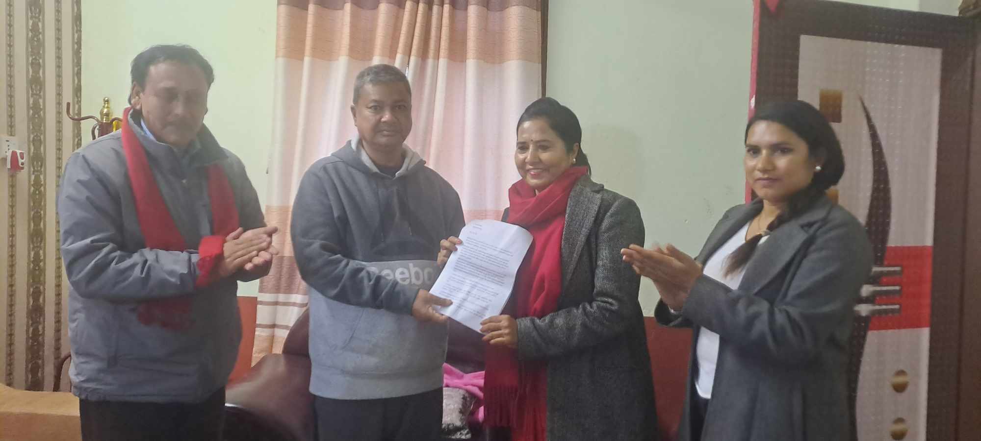 नेपाली कांग्रेस लुम्बिनीले बुझायो मुख्यमन्त्री चौधरीलाई १४ बुँदे ज्ञापनपत्र