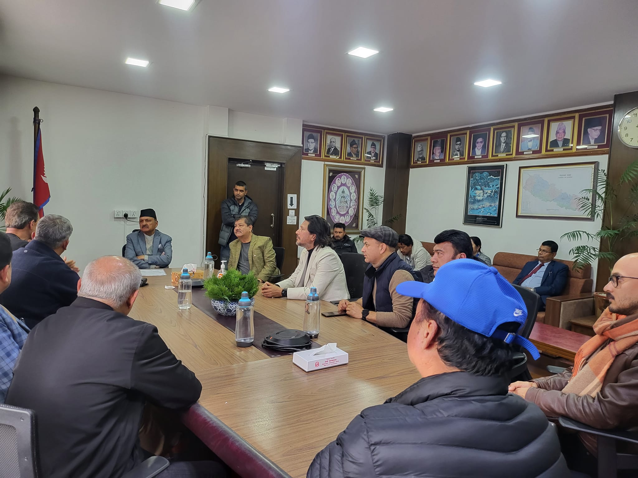 अव्यवहारिक कर हटाउन माग गर्दै चलचित्रकर्मीको अर्थमन्त्री महतलाई पत्र