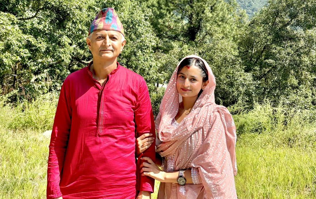 मिश्र परिवारको सुखद संयोग : बुवाले बारको अध्यक्षमा शपथ लिएको दुई दिनमै छोरी स्ववियु कोषाध्यक्षमा निर्वाचित