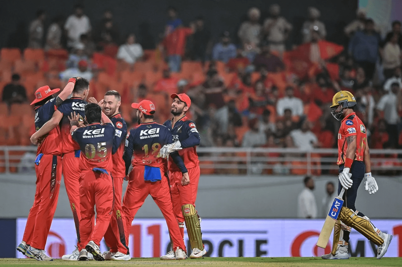 साल्टको अर्धशतकले पञ्जाबलाई सजिलै हराउँदै बेंगलुरु चौथो पटक फाइनलमा