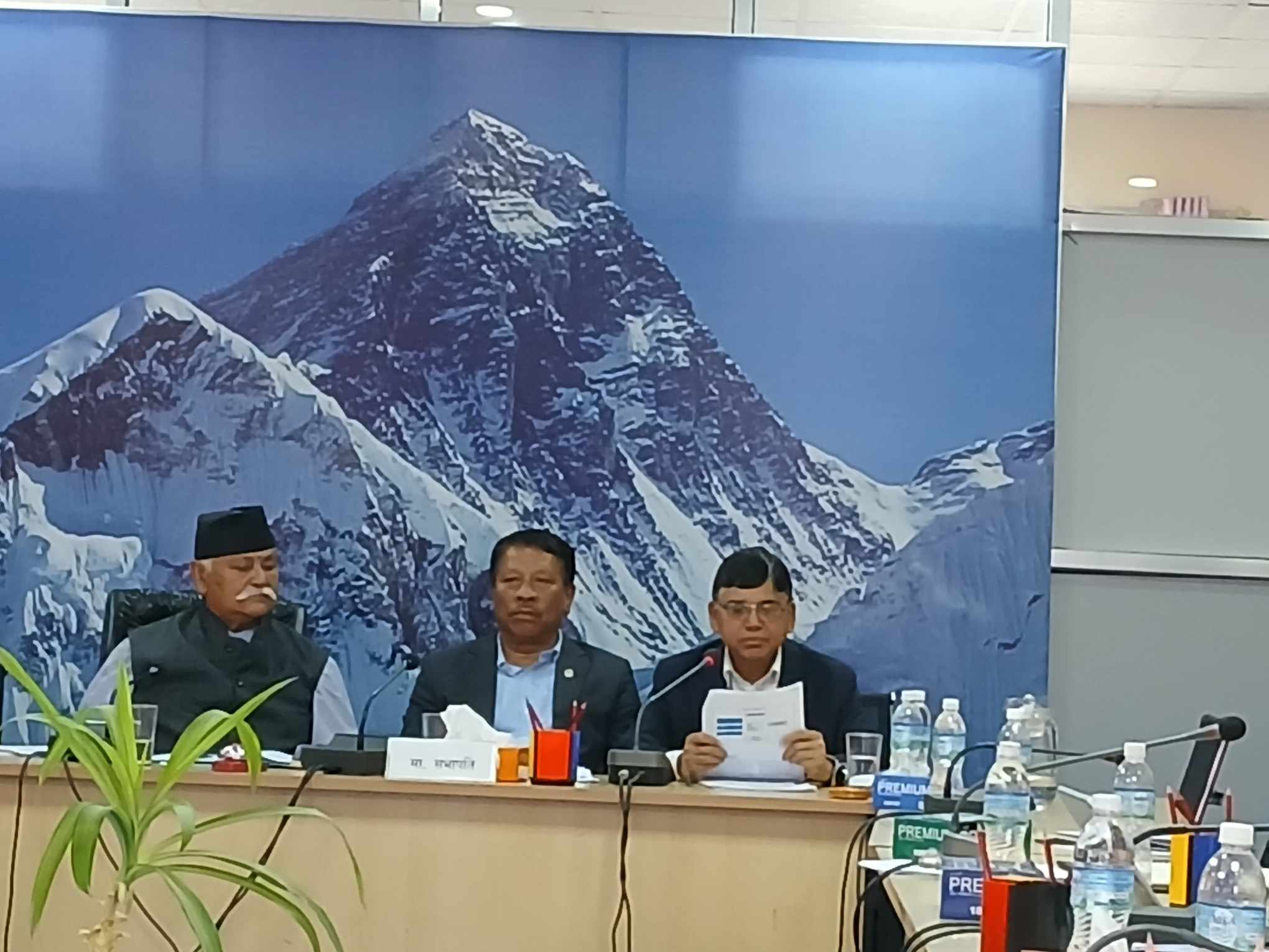 राइड सेयरिङलाई  संघीय कानुनबाट व्यवस्थित गर्ने सहमति भयो : मन्त्री दाहाल