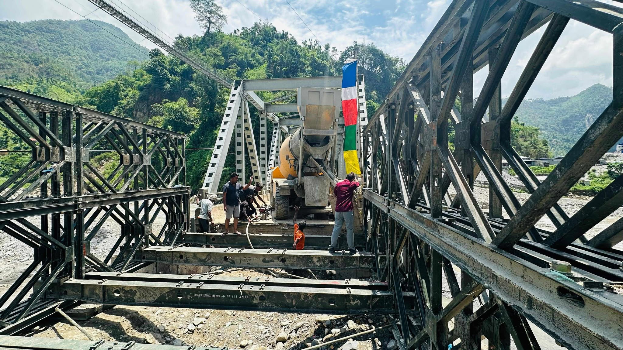 बागमती नदीमा बेलिब्रिज जडान कार्य अन्तिम चरणमा