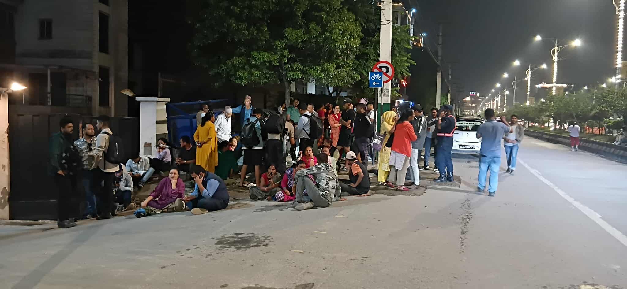तीनकुने घटनामा आदेश आउन ढिलाइ, अदालतबाहिर नाराबाजी