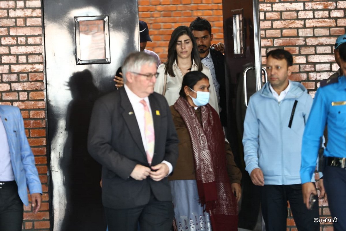 5-Bipinki aama ra bahini returned from USA_NPL (3)
