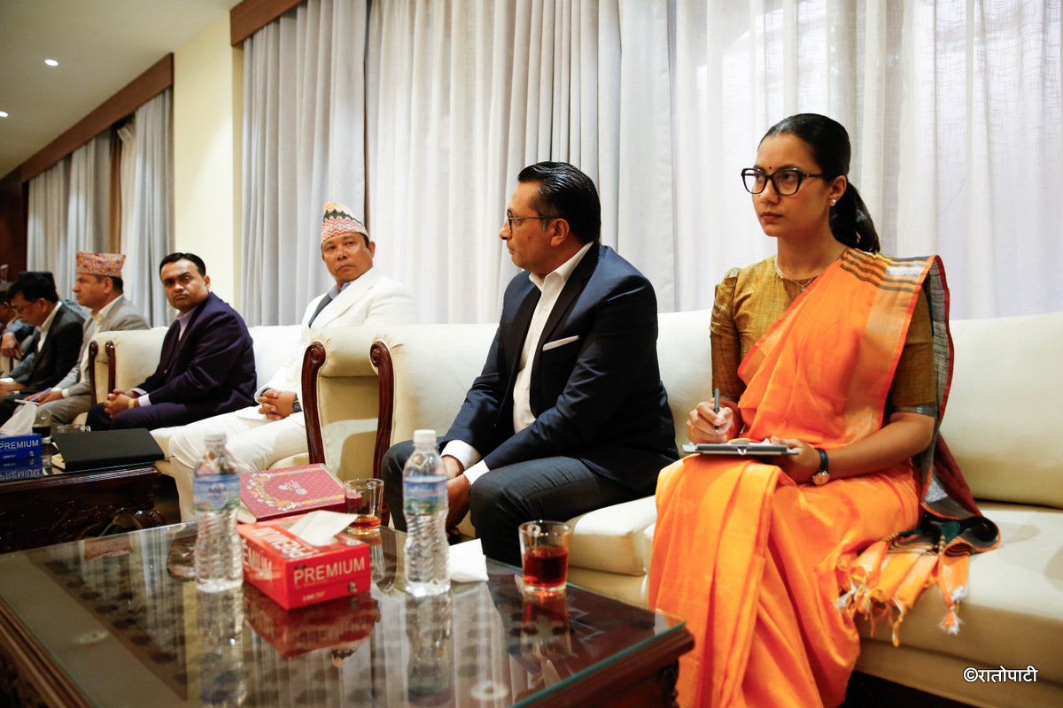   बालुवाटार बैठकमा रास्वपाको ५ बुँदे अपेक्षा : ताजा जनादेश बिना देश अघि बढ्दैन